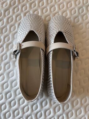 Schutz Womens Pearl-White Mary Jane Flats with Buckle - sz 8